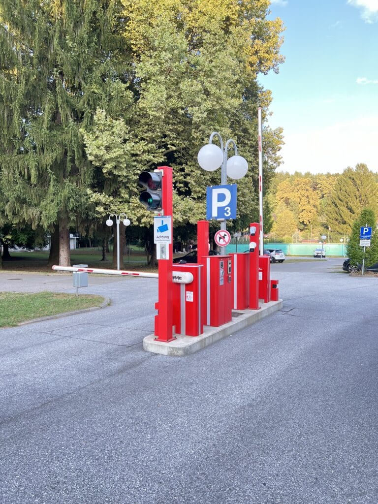 Schranken mit Ticket , EC Karten. Kartenzahlung