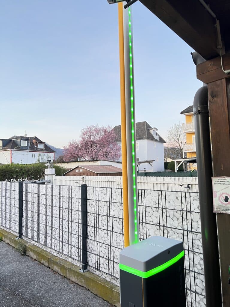 Balkenbeleuchtung Rot Grün bei Schranken von Came GT8