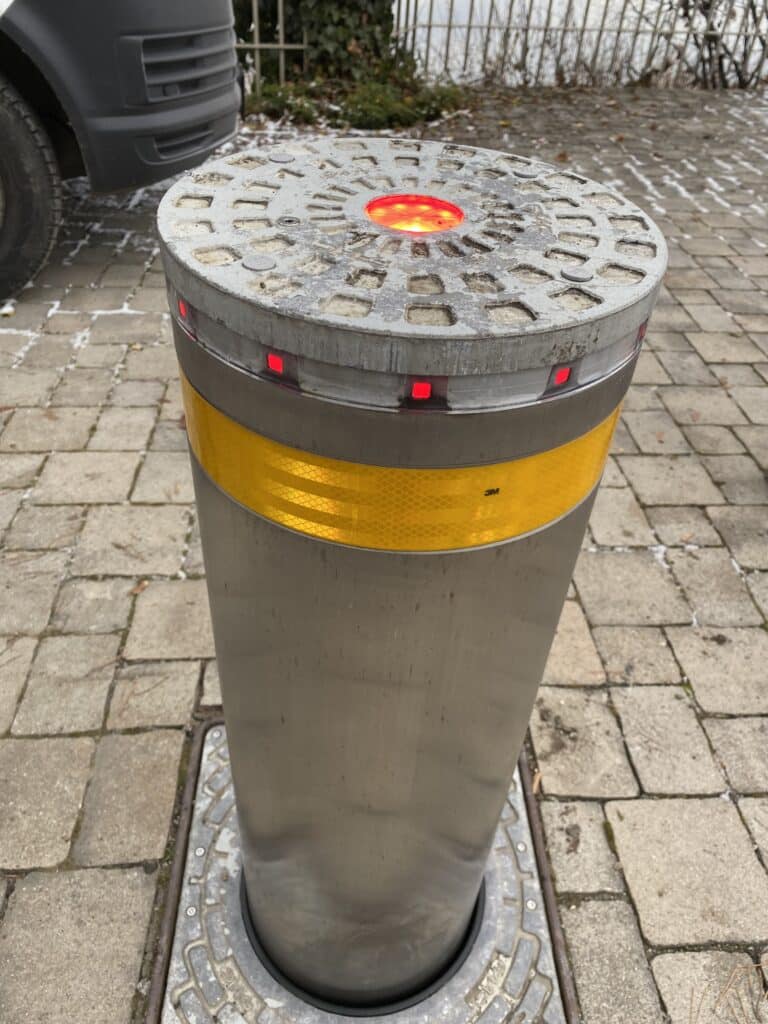 Edelstahl Poller mit LED Kranz von Faac